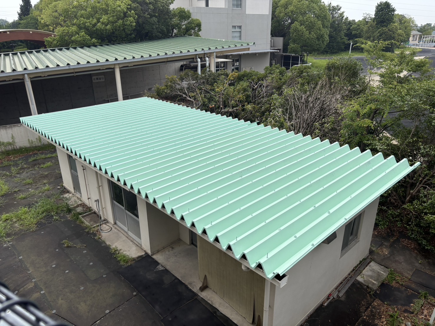 パドック清掃員待機所_断熱塗装（後）